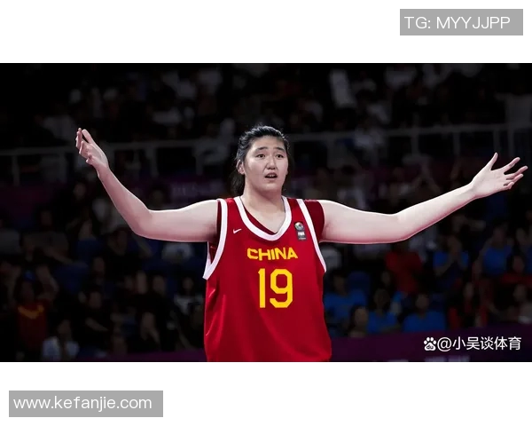 女篮庆生派对热闹非凡张子宇被蛋糕追逐李梦纹身消失李缘展现强壮肌肉